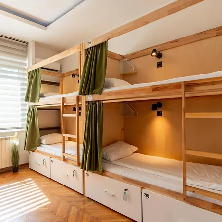 Hostel Cabbage *
