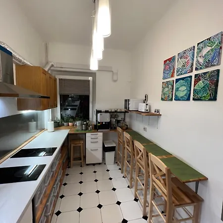 Hostel Cabbage